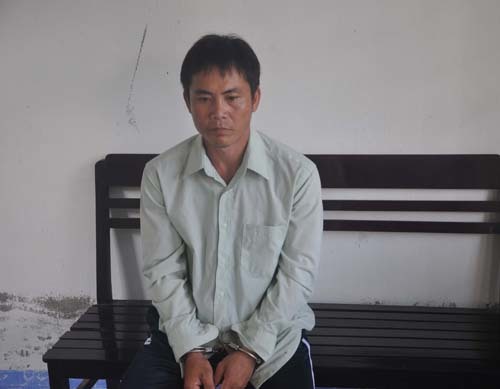 Tạt a xít vào ngực vợ vì không cho quan hệ