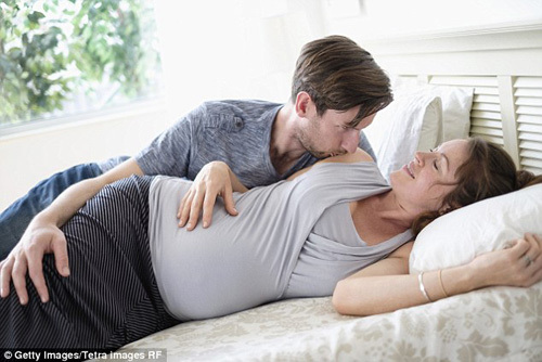 Những sự cố khi làm “chuyện ấy” khiến mẹ bầu xấu hổ