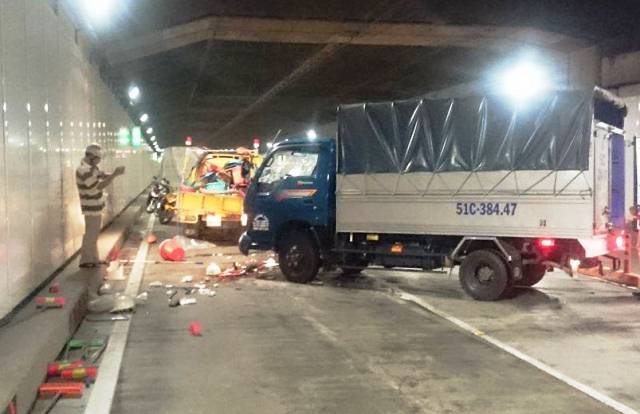 Kể lại giây phút xe tải hất văng trong hầm Thủ Thiêm