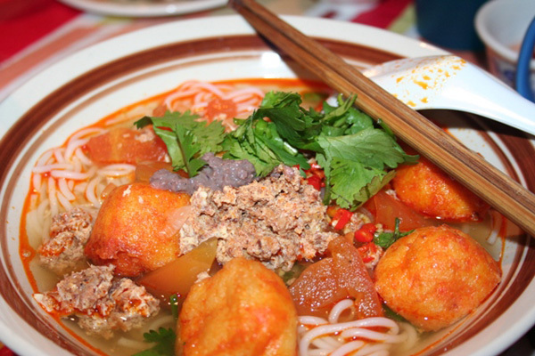 Quán bún riêu đậm vị Bắc 59 năm ở Sài Gòn