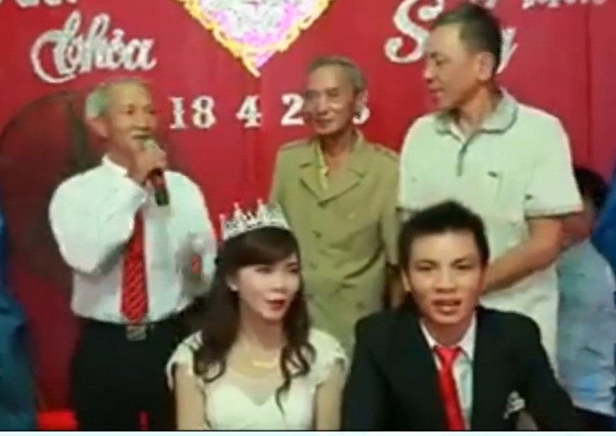 Cụ ông 70 tuổi ở Nghệ An hát nhạc trẻ gây bão mạng