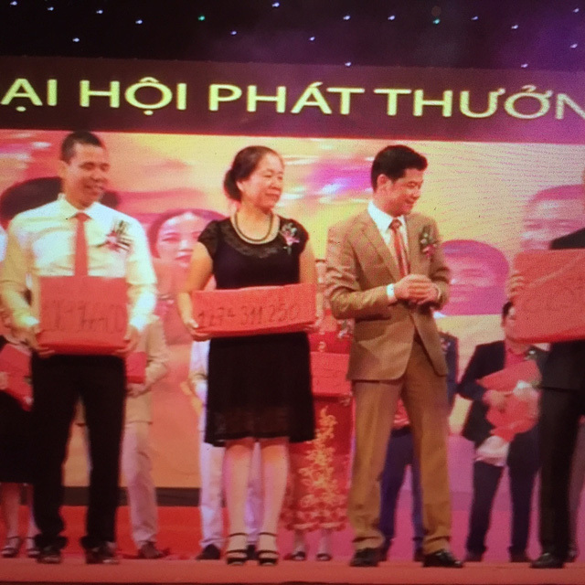 900.000 người bị hút vào 