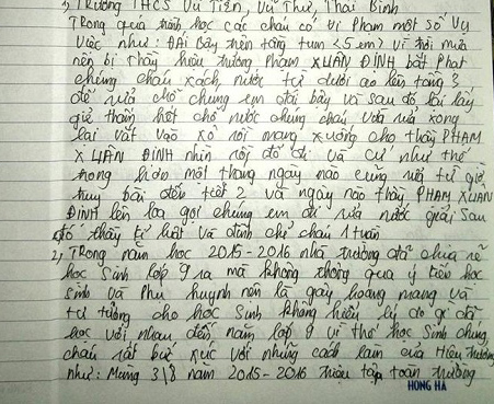 Học sinh tè bậy bị đuổi học, phụ huynh kêu cứu