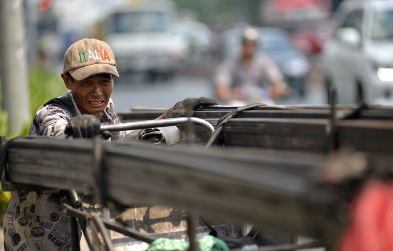 Người Sài Gòn căng mình mưu sinh dưới nắng nóng 40 độ