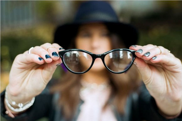 Mẹo giúp người cận thị nhìn rõ không cần kính