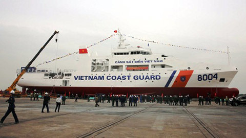 Tàu CSB hiện đại nhất VN rẽ biển làm nhiệm vụ