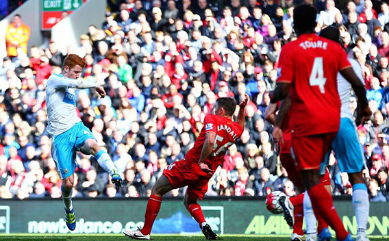 Newcastle vùng lên, suýt khiến Liverpool ôm hận