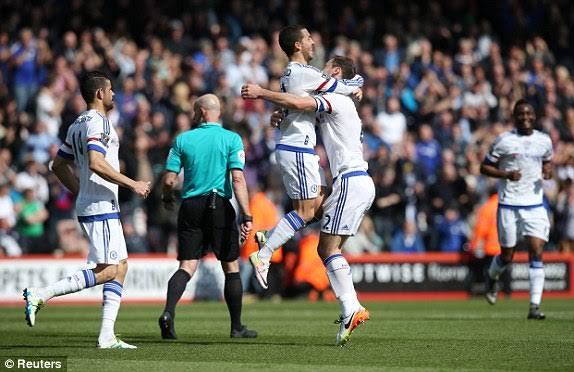 Hazard hồi sinh, Chelsea thắng to trên sân khách