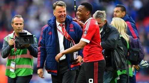 Van Gaal sướng như được mùa, vẫn tâm tư tương lai