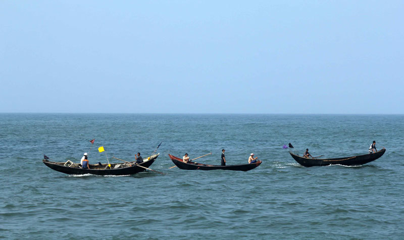 Dân đánh cá ở vùng biển Formosa xả thải