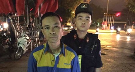 Bắt quả tang nhân viên sân bay Nội Bài tàng trữ ma tuý