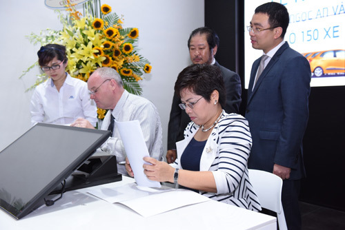 Showroom xe hơi kỹ thuật số đầu tiên ở TP.HCM