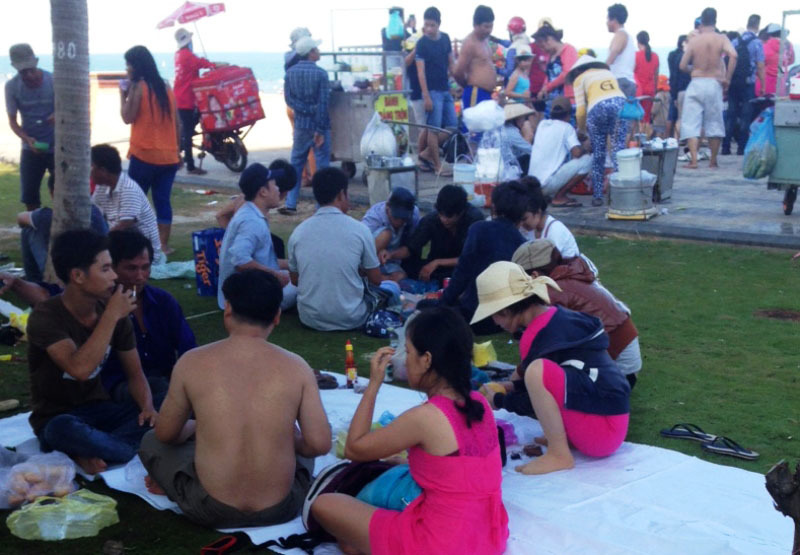 Vì sao Vũng Tàu quyết dẹp cấm ăn nhậu, nấu nướng trên bãi biển?