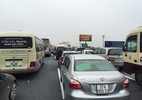 Cao tốc Pháp Vân ùn hơn 10 km sau vụ lật xe tải