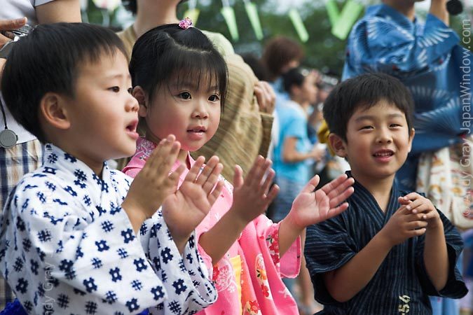 Nhật Bản tăng thêm 1.120 chuyên gia tư vấn trẻ em trong 4 năm