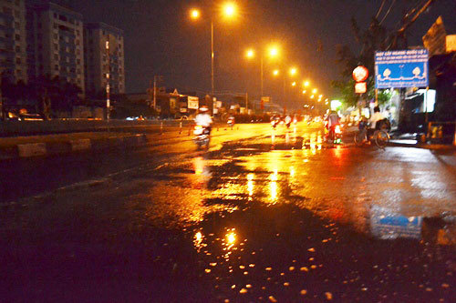 Sài Gòn xuất hiện mưa vàng giải nhiệt