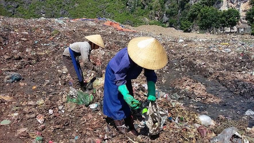 Chuyện cả làng viết đơn xin... nhặt rác