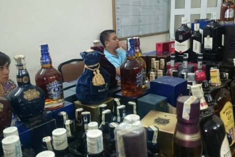 Công nghệ chế biến rượu giả 'siêu tinh vi' ở Việt Nam gây 'sốc'