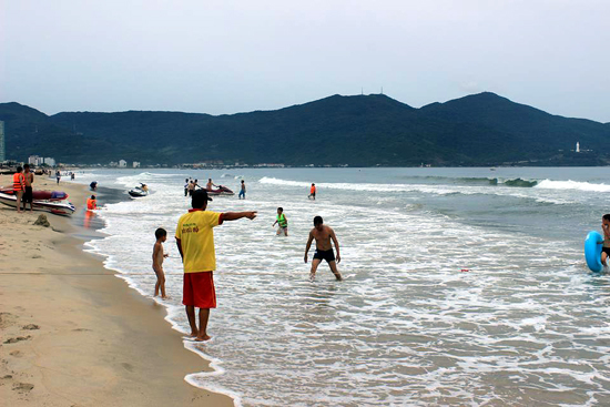 Đà Nẵng: Chiều nay công bố nước biển có tắm được không