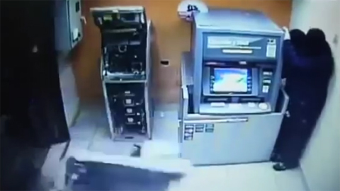 Băng cướp vét sạch cây ATM trong 59 giây