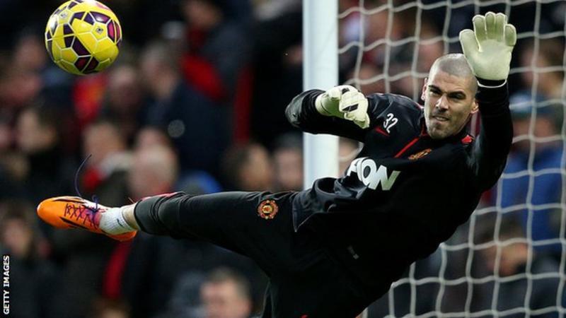 Victor Valdes bị trả về MU trước thời hạn