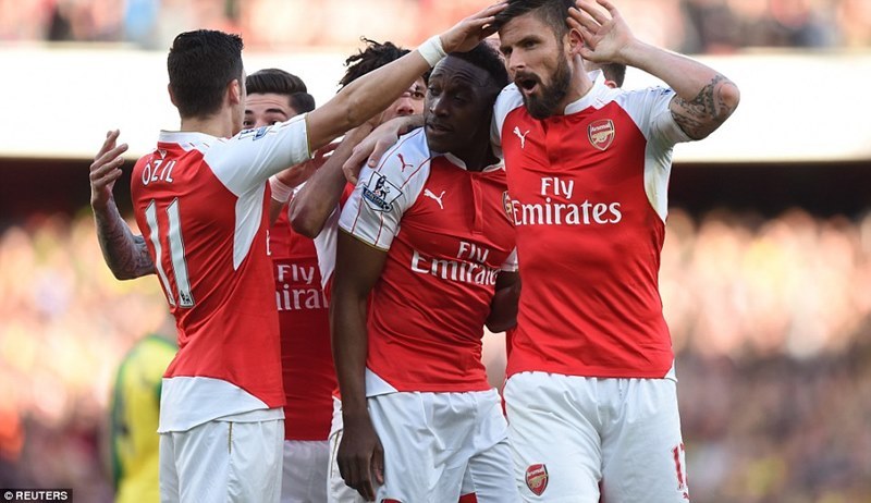 Welbeck bắn hạ 'Chim hoàng yến', Arsenal trở lại top 3