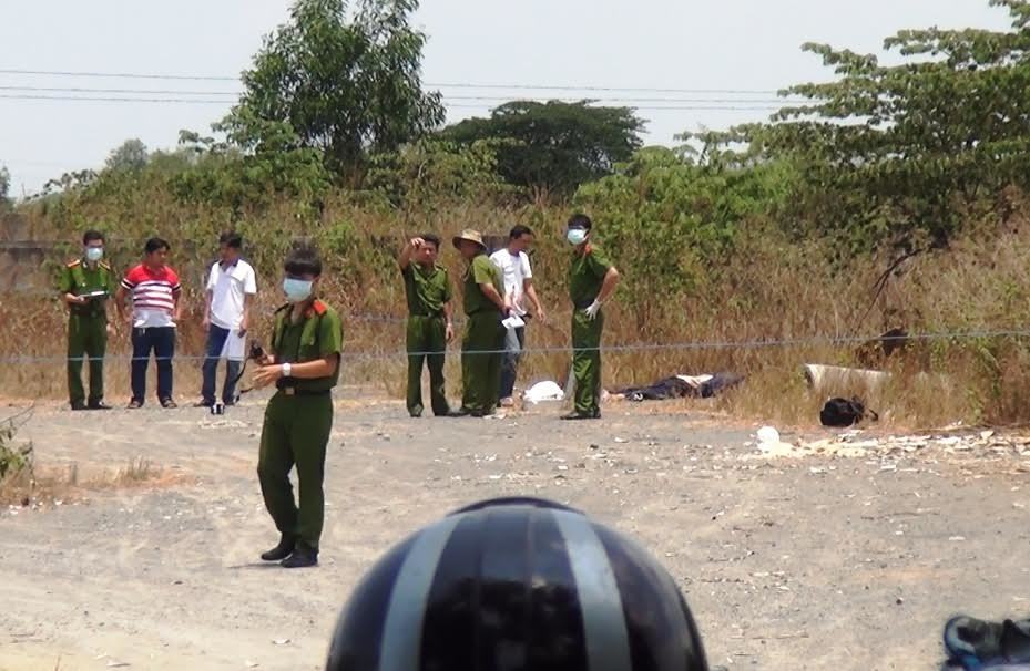 Đi chăn bò phát hiện xác chết trong khu đất trống