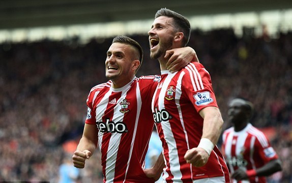 Mải nghĩ về Real, Man City thua tan nát Southampton