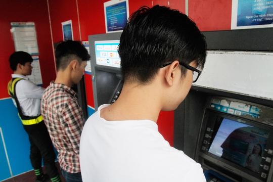 Hàng chục triệu thẻ ATM phải làm lại