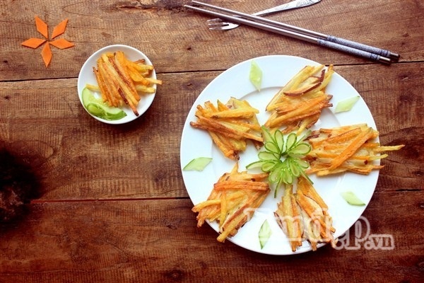 Bánh khoai chiên bí đỏ giòn rụm thơm ngon