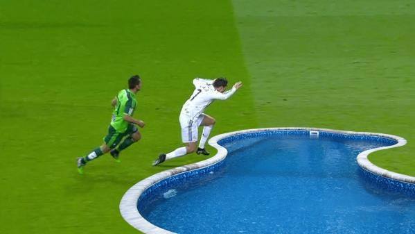 Ronaldo lọt top 10 pha ăn vạ thô thiển nhất làng túc cầu