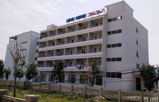 Đi tắm biển, điện thoại, tiền mặt ở khách sạn ‘bốc hơi’ hết