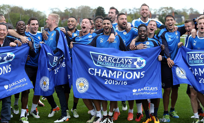 Vardy, Mahrez vẫn tập luyện, ăn pizza, uống bia mừng vô địch