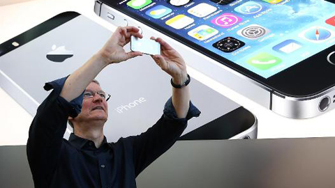 CEO Apple: Bạn không thể sống mà thiếu iPhone 7