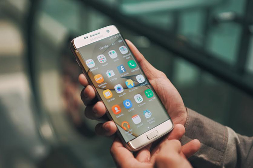 Mua Samsung Galaxy S7/S7 edge ở VN: 1 phút 1 máy