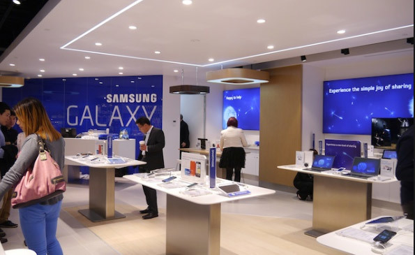 Chán smartphone, Samsung chuyển sang bán phần mềm?