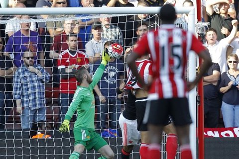 3 pha cứu thua giúp De Gea lập hat-trick danh hiệu ở MU