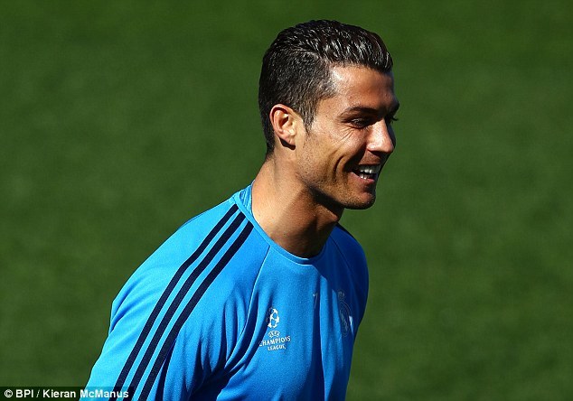 Ronaldo tái xuất, Man City sợ phát khiếp