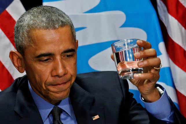 Obama uống nước ở thành phố nhiễm độc chì