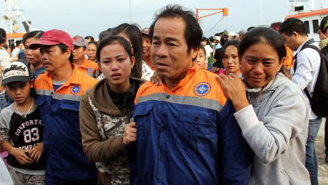 Òa khóc ngày về từ Hoàng Sa của 34 ngư dân