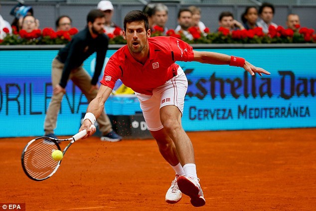 Djokovic lấy vé tứ kết Madrid Open dễ như đi dạo