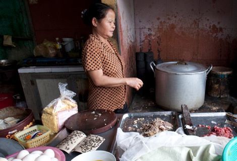 Bị ăn thực phẩm bẩn bởi thói quen dễ dãi