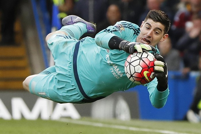 Xung khắc với thầy, Courtois dứt áo rời Chelsea
