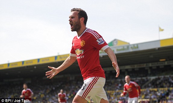 Mata lóe sáng, MU phả hơi nóng vào gáy Man City