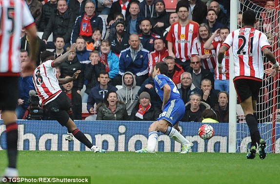 Chelsea thua đau Sunderland sau màn rượt đuổi nghẹt thở