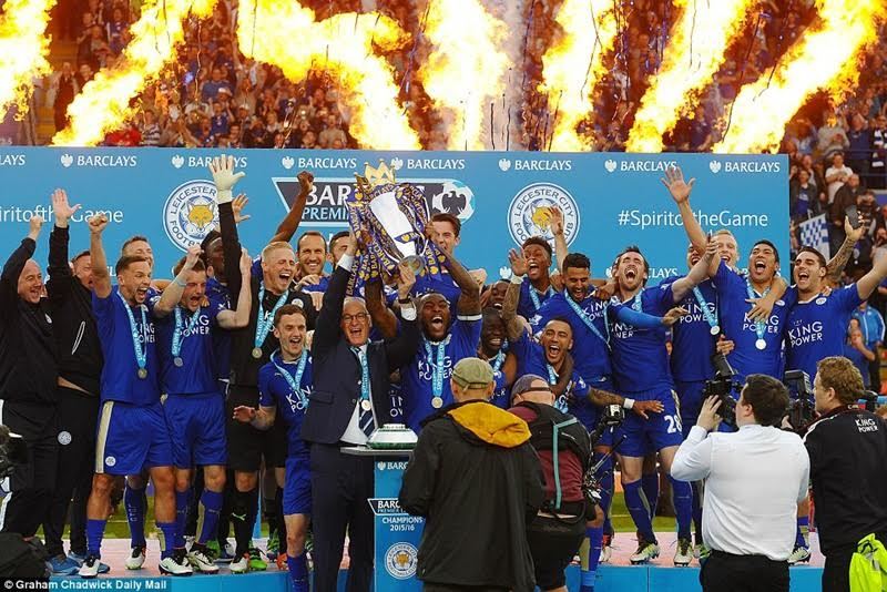 Những khoảnh khắc Leicester say sưa trên đỉnh vinh quang