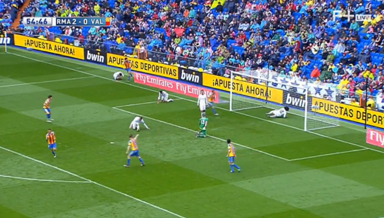 Rodrigo ghi bàn rút ngắn tỷ số