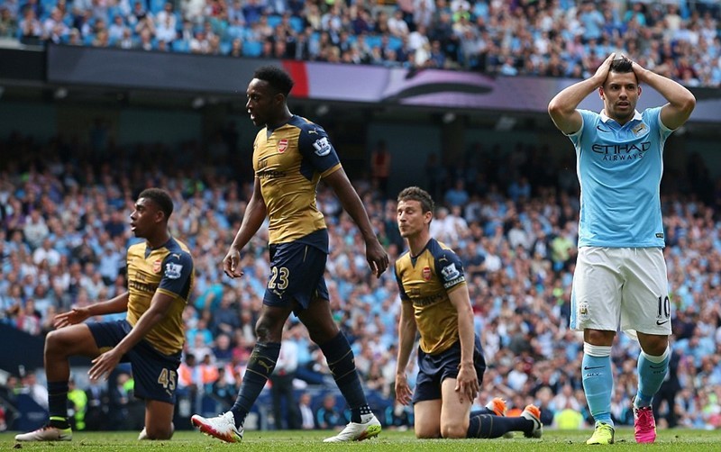 Hòa Arsenal, Man City run rẩy vì Man Utd