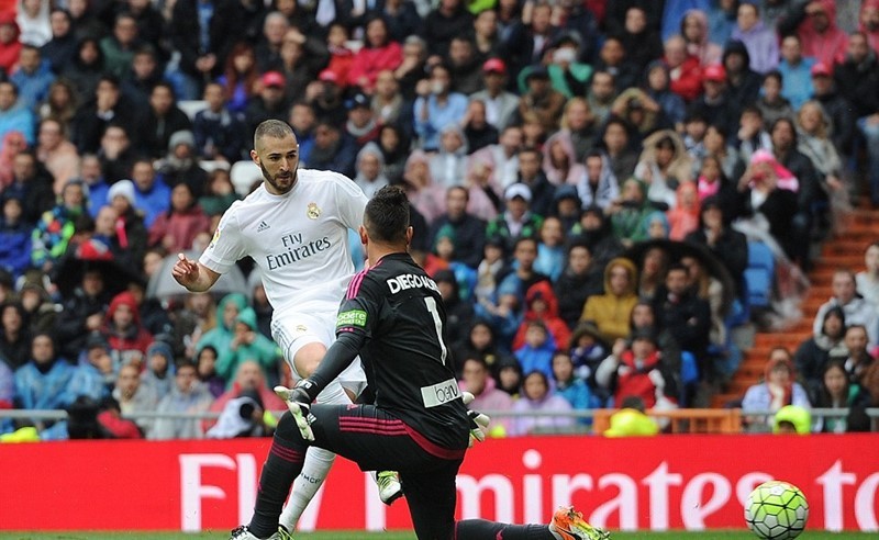 Benzema ghi bàn nâng tỷ số lên 2-0