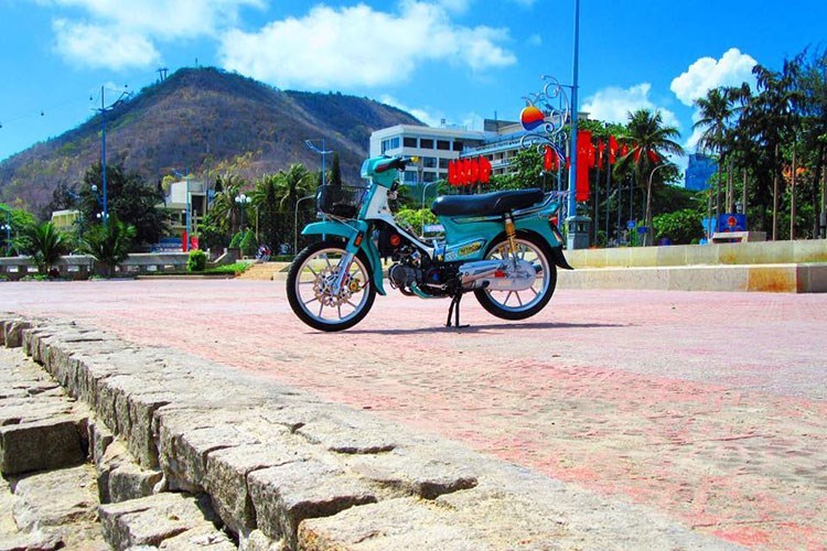 Honda Dream 'thần thánh' của tay chơi Sài Gòn